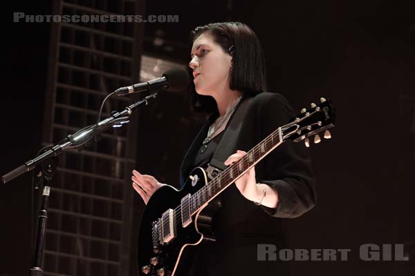 THE XX - 2017-02-14 - PARIS - Zenith - Romy Madley Croft